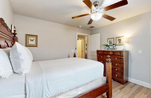 Southeast Pensacola Casa | Chic Coastal Cottage