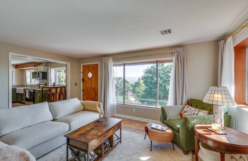 Columbia City Apartamento | Chic Columbia City Vacation Rental w/ Kayaks!