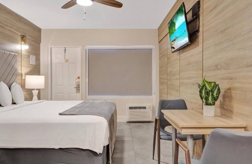 Galt Mile Hotel | Chic & Comfortable Stay | Walk from Lauderdale-by-the-Sea Beach | Adult-only