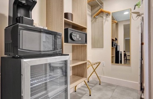 Galt Mile Hotel | Chic & Comfortable Stay | Walk from Lauderdale-by-the-Sea Beach | Adult-only