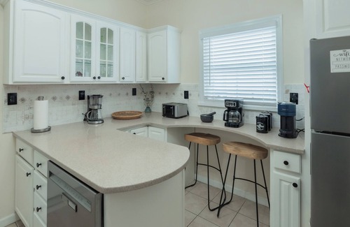 Jersey City Apartamento | Chic & Comfortable 1 bed apt with Parking. Walking distance JSQ path. Sleeps 4.