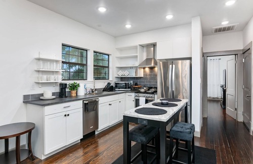 Tobin Hill Apartamento | Chic Comforts in Tobin