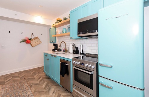 Sandusky Condominio | Chic Condo Near Cedar Point