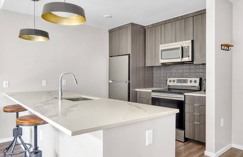 Congress Park Apartamento | Chic Congress Park 1BR w/ Gym & Pool, near shops & dining, by Blueground