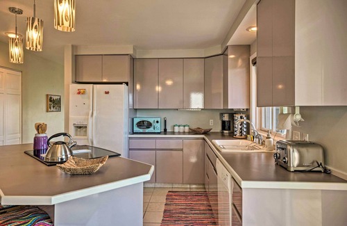 Coos Bay Casa | Chic Coos Bay Home w/ Pacific Ocean Views!