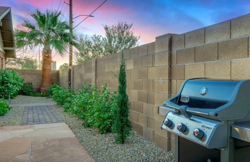Encanto Cabina | Chic Coronado Casita with Shared Pool, Hot Tub, Grill & Firepit - Near Downtown