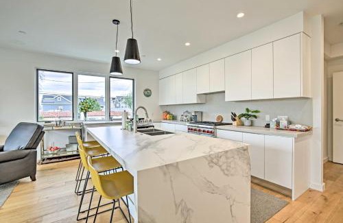 Coronado Apartamento | Chic Coronado Retreat with Patio and 4 Cruiser Bikes!