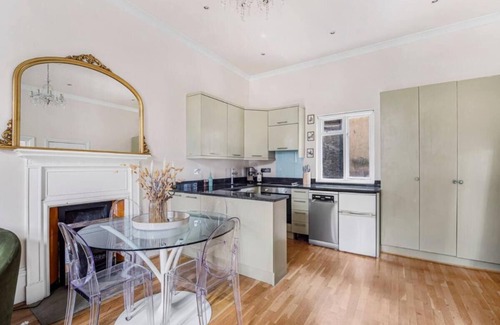 Tachbrook Apartamento | Chic & Cosy Flat, 4-Min Walk to Pimlico Tube. Pet Friendly