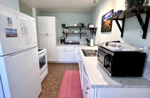 Royal Hawaiian Estates Casa | PARK IS OPEN 5 Min. to Volcanoes NATL Park-clean, cozy, comfort -2 Bdrm