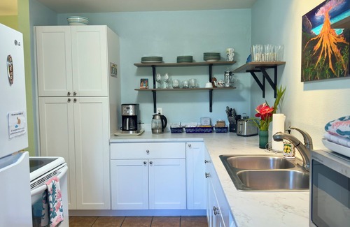 Royal Hawaiian Estates Casa | PARK IS OPEN 5 Min. to Volcanoes NATL Park-clean, cozy, comfort -2 Bdrm