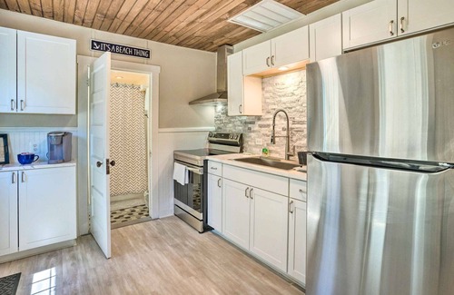 Colonial Beach Cabaña | Chic Cottage w/ Private Yard: Steps to Beach!