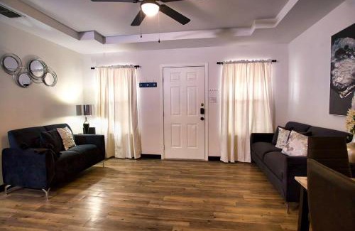 Eagle Pass Apartamento | Chic & Cozy 2 bedroom - 1 bathroom - RATED BEST