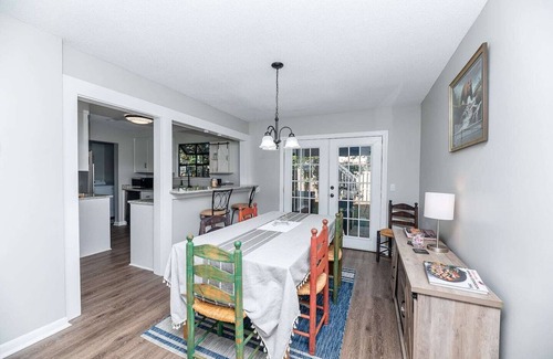 North Charleston Casa | Chic & Cozy 3-Bd Townhome in Vibrant N. Charleston