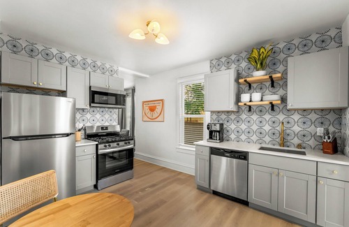 Northside Casa | Chic, cozy & spacious 4-bedroom house in Pueblo with large private backyard