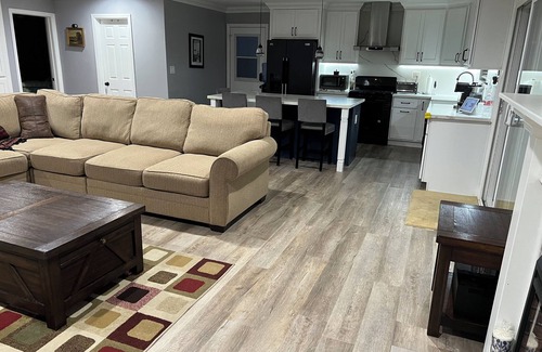 Garden Grove Casa | CHIC & COZY Stay near WESTGROVE- PARK-Walk to nature & Fun.