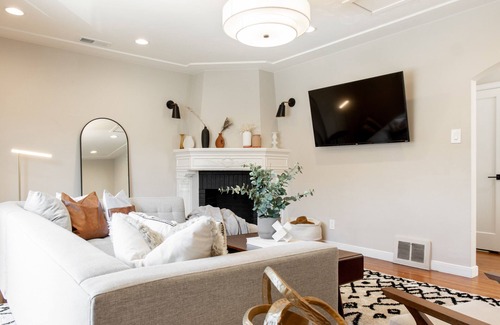 Downtown Casa | CHIC DESIGNS NEWLY REMODELED 4B/3BA