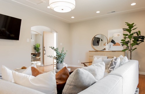 Downtown Casa | CHIC DESIGNS NEWLY REMODELED 4B/3BA