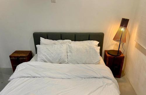 Tunku Apartamento | Chic Designer Bedroom near LRT SS1 PJ