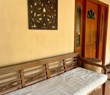 Tunku Apartamento | Chic Designer Bedroom near LRT SS1 PJ