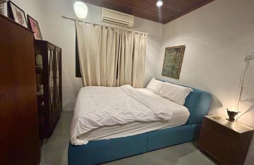 Tunku Apartamento | Chic Designer Family Rooms near LRT SS1 PJ