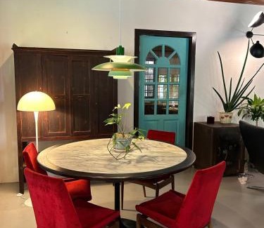 Tunku Apartamento | Chic Designer Family Rooms near LRT SS1 PJ