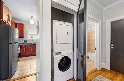 Dilworth Condominio | 800 Magnolia #1: Chic 2BR w/ Porch, near Dilworth