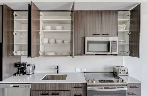 Waller Creek District Apartamento | Chic Downtown 1BR w/ Pool & Gym, close to Restaurants, by Blueground