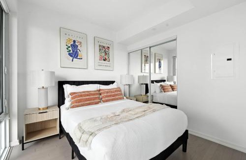 Downtown Toronto Apartamento | Chic Downtown Toronto Haven - Private Patio