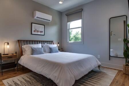 Greenwood Casa | Chic East Nashville Townhouse Retreat