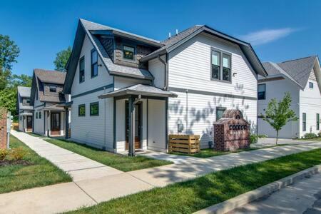 Greenwood Casa | Chic East Nashville Townhouse Retreat