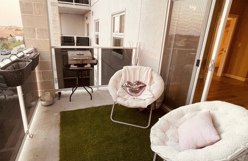 Fort Gary Condominio | Chic Entire 2 bedroom 1 bath condo + Gym + Free parking