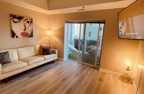 Fort Gary Condominio | Chic Entire 2 bedroom 1 bath condo + Gym + Free parking
