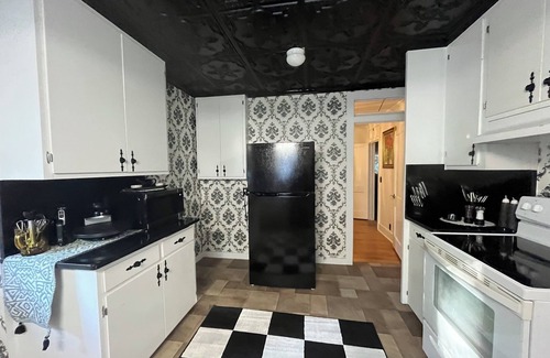 Andalusia Casa | Chic Escape 4BR-2BA Andalusia Retreat – Sleeps 10, King Suite & Twin Bunks