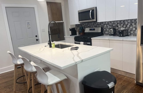 Grand Boulevard Apartamento | Chic Euro City Getaway- Close to Downtown