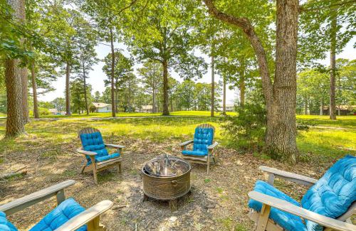 Eureka Springs Casa | Chic Farmhouse, 3Mi to Lake-Pet Friendly and Golfing
