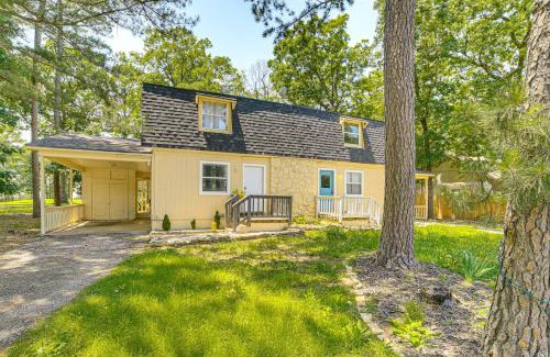 Eureka Springs Casa | Chic Farmhouse, 3Mi to Lake-Pet Friendly and Golfing