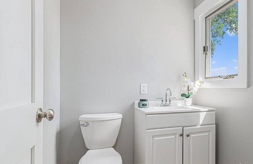 Old Mission Otro | Chic Farmhouse retreat: Woods, Water, Wine & Wellness