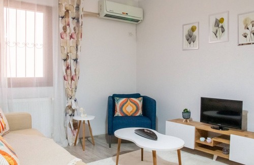 Cigli Apartamento | Chic Flat w Balcony, Central Location
