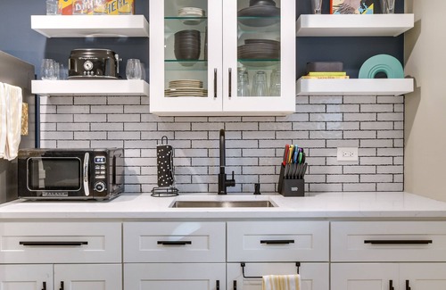 Forest Park Apartamento | Chic Forest Park Home w/ Patio - 10 Mi to Chicago