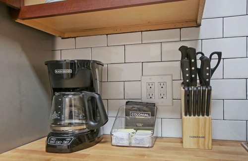 Avondale Apartamento | Chic 2BR Haven: Fully Furnished
