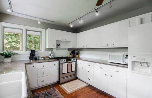 Petoskey Casa | Chic Golf Course Escape W/Hottub