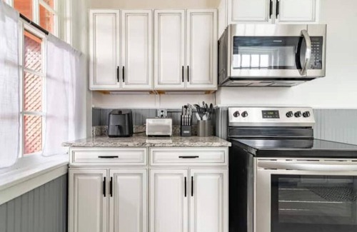 Danville Apartamento | Chic Haven: 2b/1bath in the Heart of Danville