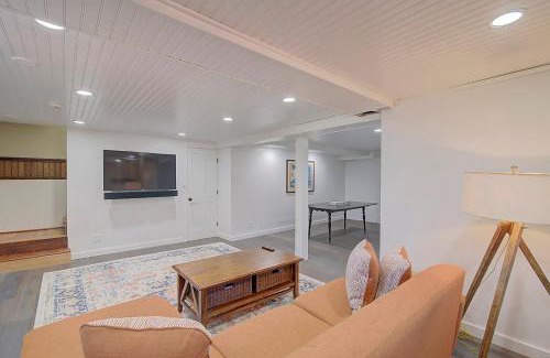 Yarmouth Port Casa | Chic Home Short Drive to Gray's Beach