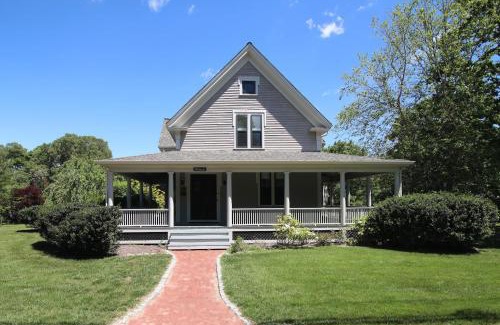 Yarmouth Port Casa | Chic Home Short Drive to Gray's Beach