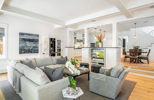 Newlands Casa | Chic Home with Stunning Patio, 5-min drive to Downtown