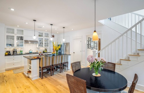 Newlands Casa | Chic Home with Stunning Patio, 5-min drive to Downtown