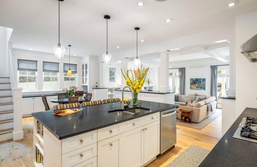 Newlands Casa | Chic Home with Stunning Patio, 5-min drive to Downtown