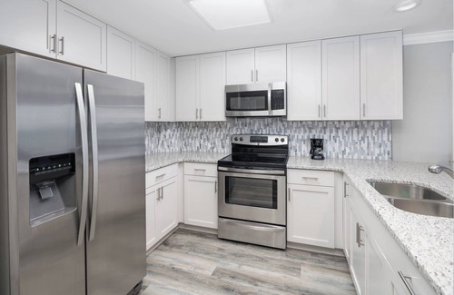 Morehead City Apartamento | Chic hotel suite with fitness room and WiFi in beautiful Downtown Morehead City