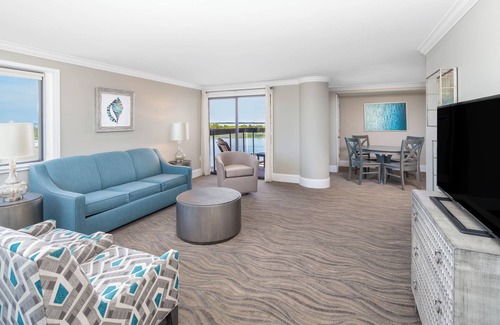 Morehead City Apartamento | Chic hotel suite with fitness room and WiFi in beautiful Downtown Morehead City