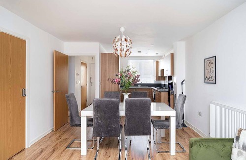 Gravesend Casa | Charming 2-Bedroom House in Northfleet